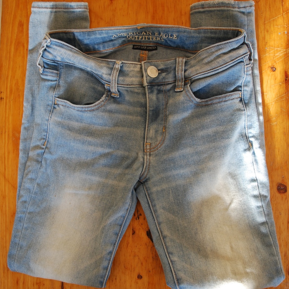 American Eagle Light Wash Skinny Jean